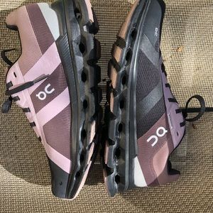 ON shoes-cloud runner